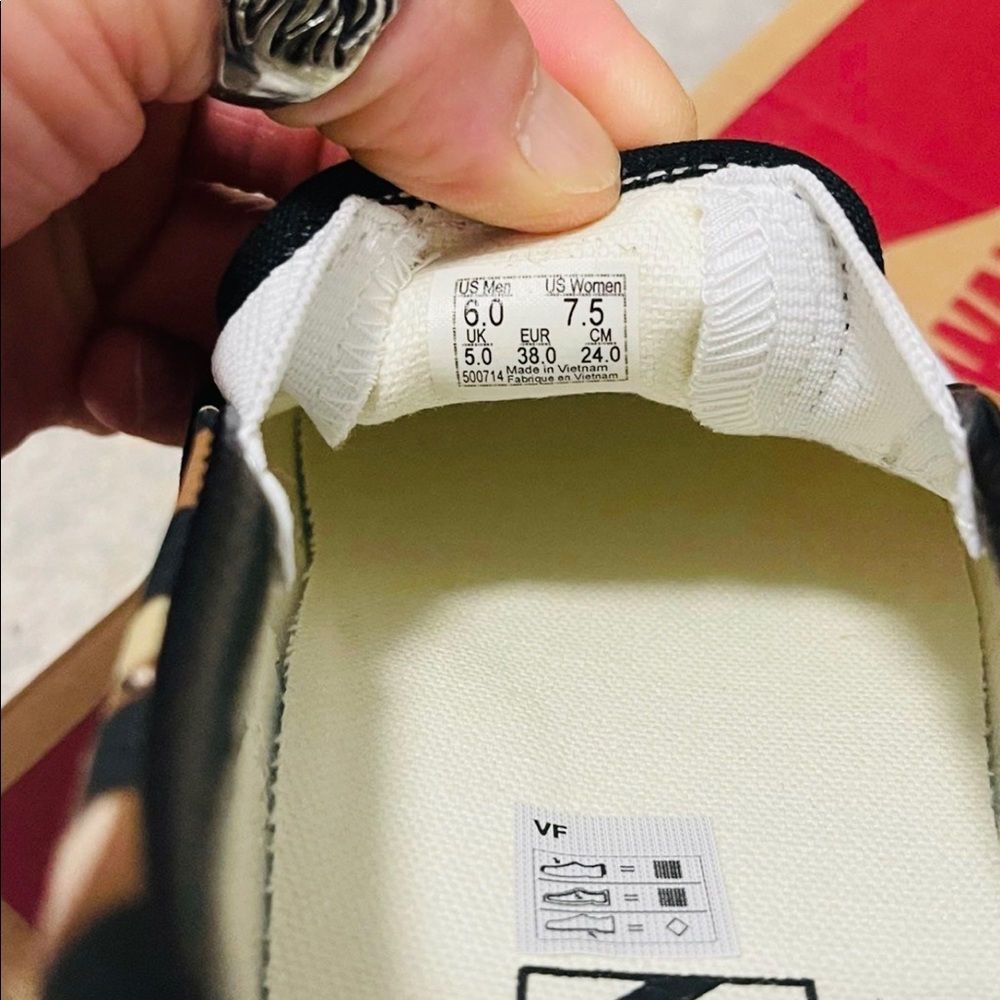 NIB Women Size 7.5 Vans Classic Slip-on Checkboard Shoes Camo-desert/True White - Picture 8 of 11